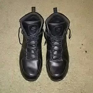 Nike manoa boots